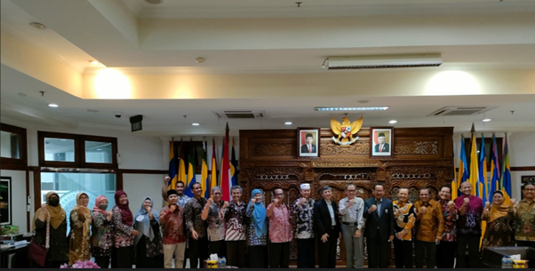 Penjamu FT UNY Studi banding dengan Universitas Airlangga